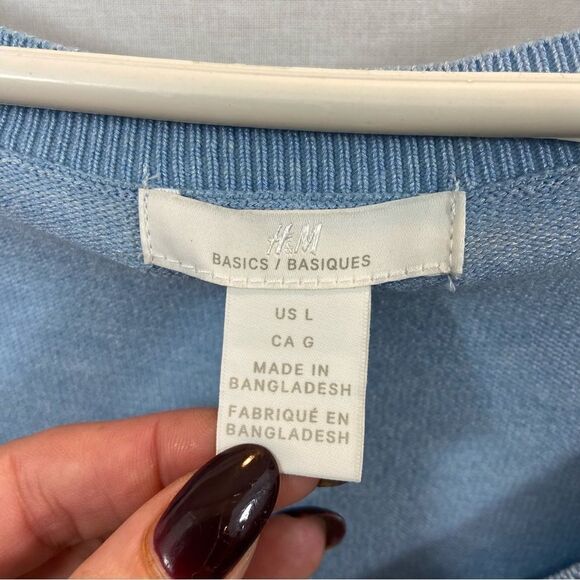 H&M Ladies Cable Knit V Neck Light Blue Sweater Size Large - Picture 8 of 8